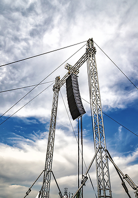 포토 JPG 해외이미지 음악 백그라운드 하늘 뿔 매달리기 이벤트 사람없음 야외 세로 세트 햇빛 탑 금속 정원 축제 확성기 힘 소리 콘서트 공연 장비 무대 기둥 볼륨 땅 오브젝트 오디오 방송 장면 시스템 시끄러움 일반 목소리 줄서기 카피스페이스 해외202310 해외포토 건축물 건축 모션 재질 문화예술 전자제품 태양 공백 파일형식