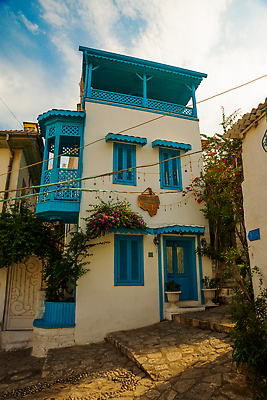 포토 JPG 해외이미지 전통 외관 꽃 유럽 벽 여행 백그라운드 건축양식 창문 휴가 출입구 거리 주택 사람없음 야외 건물 목재 세로 초록색 여름 파란색 여행객 문 마을 정원 수확 골동품 바위 시골 도시 도심 지중해 묘사 질감 복고 안락의자 칠면조 랜드마크 옛날 스타일 해외202310 해외포토 나무 식물 건축물 계절 건축 나라 바다 컬러 농업 의자 재료 조류 사람 돌_바위 파일형식