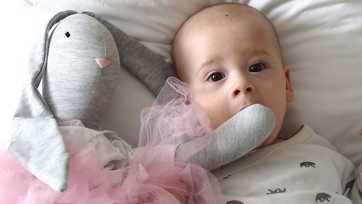 포토 JPG 해외이미지 백인 1 손 행복 아들 얼굴 어린이 백그라운드 가족 휴식 새로움 주택 사랑 한명 미소 안전 사람 유행 블록 의사 아기 신생아 잠 작음 담요 낮잠 부드러움 거짓말 걸음마 해외202310 해외포토 서양인 감정 컨셉 관계 모션 표정 건물 신체부위 의료진 감각 크기 파일형식