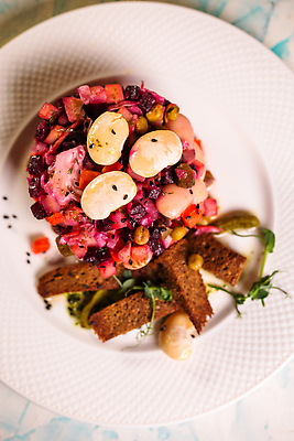 포토 JPG 해외이미지 전통 접시 음식 빵 백그라운드 다이어트 채소 재료 양파 오이 새해 감자 파슬리 건강 요리 사람없음 빨간색 초록색 검은색 식사 저녁식사 당근 샐러드 시골 신선 닫기 맛 자르기 먹기 오브젝트 메뉴 유기농 완두콩 냅킨 양배추 피클 내추럴 점심식사 러시아인 비트 섞기 우크라이나 채식주의자 개조 해외202310 해외포토 서양인 식기 웰빙 유럽 컬러 컨셉 모션 콩 뿌리채소 채식 절임 파일형식