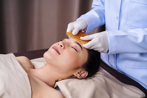 포토 JPG 해외이미지 직업 전통 얼굴 태국 휴식 한국 건강 병원 한명 동양인 치료 뷰티 약 믿음 일본 스파 중국 고통 환자 바위 마사지 보석 피부 날카로움 안심 시트 테라피 돌봄 이마 해외202310 해외포토 1 감정 아시아 컨셉 의학 모션 육류 사람 인종 신체부위 돌_바위 광석 파일형식