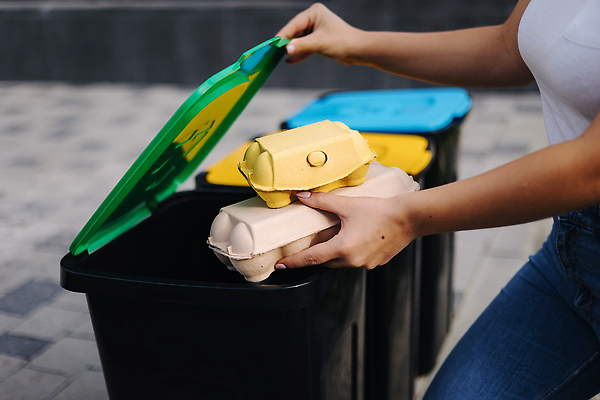포토 JPG 해외이미지 손 공원 여자 지구 백그라운드 컨셉 비즈니스 자연 사람 사람없음 초록색 파란색 상자 노란색 환경 재활용 쓰레기통 흰색 잡기 오염 던지기 보호 쓰레기 폐기물 컨테이너 플라스틱 버리기 오브젝트 에코 생태계 낭비 경영 분류 생태학 줄이기 처리 비어있는 해외202310 해외포토 공공시설 교육 산업 컬러 모션 재질 신체부위 친환경 파일형식