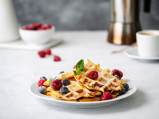 포토 JPG 해외이미지 접시 사람없음 아웃포커스 민트 벨기에 베리 와플 해외202310 해외포토 식기 과일 디저트 촬영기법 허브 서유럽 파일형식