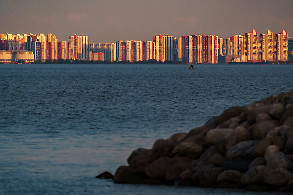 포토 JPG 해외이미지 모래 바다 섬 건축양식 부동산 새로움 아파트 주택 파노라마 풍경 해변 사람없음 건물 물 도시풍경 모래사장 탑 황혼 만 재산 고급 정상 저녁 기중기 오르기 러시아 개발 구역 땅바닥 러시아인 복잡 인공 프로젝트 해외202310 해외포토 자연요소 서양인 건축물 건축 유럽 컨셉 모션 바닥 촬영기법 금융 일몰 도시 중장비 야간 파일형식