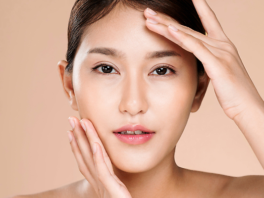 포토 JPG 해외이미지 여자 얼굴 한명 동양인 손짓 상반신 성인 앞모습 성인여자한명만 해외202310 해외포토 1 뷰포인트 모션 사람 인종 신체부위 여자한명만 성인여자만 파일형식