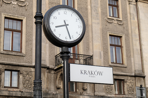 포토 JPG 해외이미지 외관 유럽 종교 문화 여행 백그라운드 건축양식 벽돌 거리 사람없음 건물 도시풍경 성당 교회 여행객 탑 도시 홀 중세 역사 시장 메인 정사각형 광택 타운 폴란드 천연기념물 고딕 구시가지 랜드마크 바로크 바실리카 옛날 전국 크라쿠프 해외202310 해외포토 도형 건축물 건축 나라 종교건축 사람 풍경 공간 파일형식