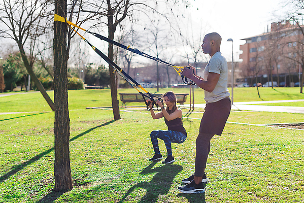 포토 JPG 해외이미지 라이프스타일 커플 공원 스포츠 조각 포즈 신체 회사 근육 건강 서기 앉기 성인 야외 두명 운동복 운동 맑음 스트레칭 힘 장비 악단 쌍 그룹 확대 결심 유연 연습 노력 팔 고무 동반자 스트랩 콜라보레이션 해외202310 해외포토 옷 공공시설 음악 컨셉 비즈니스 관계 모션 날씨 사람 생활 신체부위 파일형식