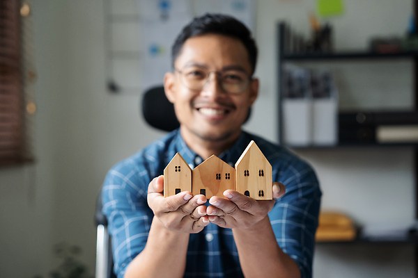 포토 JPG 해외이미지 백인 모델 라이프스타일 손 디자인 응시 남자 행복 백그라운드 컨셉 비즈니스 건축양식 부동산 새로움 아파트 주택 실내 한명 사람 성인 건물 금융 사무실 세일 흰색 잡기 비즈니스맨 재산 구매 건축가 중개인 투자 보험 대출 렌탈 매각 진짜 소유 해외202310 해외포토 서양인 직업 1 건축물 시선 건축 감정 컬러 모션 내부 생활 신체부위 경제 쇼핑 직장인 파일형식