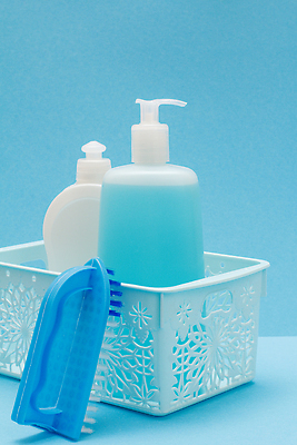 포토 JPG 해외이미지 하늘색 사람없음 바구니 깨끗함 솔 청소도구 청소 세제 오브젝트 담기 해외202310 해외포토 컨셉 모션 파란색 도구 파일형식