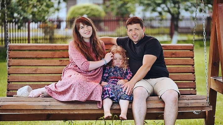 포토 JPG 해외이미지 백인 라이프스타일 공원 남자 행복 유럽 어린이 가족 자연 놀이 엄마 휴가 사람 여러명 야외 부모 컬러풀 뷰티 맑음 활발 기쁨 잡기 도시 시간 아빠 놀이터 승차 그네 러시아인 해외202310 해외포토 서양인 공공시설 감정 나라 컬러 다수 컨셉 관계 모션 날씨 생활 생태계 파일형식