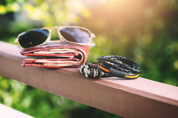 포토 JPG 해외이미지 라이프스타일 옷 남자 팔찌 사람없음 야외 유행 검은색 소용돌이 직물 악단 우아함 가죽 오브젝트 수공예 스트랩 엮은 잠금해제 핸드메이드 스타일 해외202310 해외포토 음악 컬러 컨셉 장신구 사람 생활 회오리 공예 파일형식