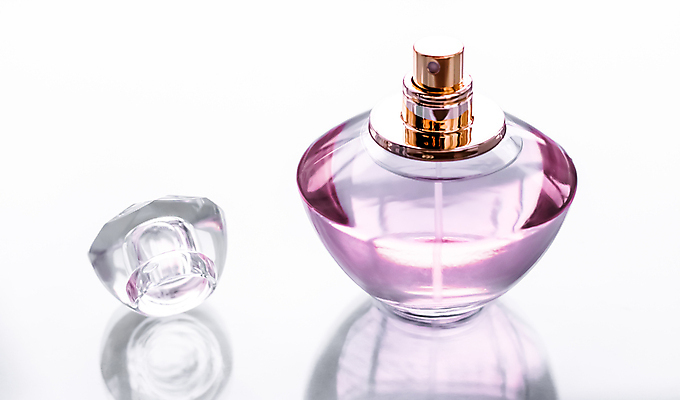 포토 JPG 해외이미지 사람없음 한개 반사 향수 오브젝트 향기 향수병 해외202310 해외포토 1 화장품 냄새 병_담는 파일형식