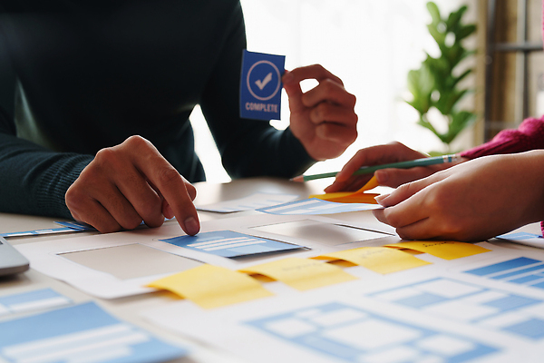 포토 JPG 해외이미지 직업 디자인 비즈니스 모바일 협력 아이디어 사람 동양인 사람없음 그래픽 스마트폰 사무실 디지털 웹 업무 어플리케이션 계획 토론 디자이너 책상 분석 레이아웃 온라인 개발 경영 반응 인터페이스 프로그래밍 프로젝트 와이어프레임 사용자 해외202310 해외포토 가구 컨셉 인터넷 인종 핸드폰 스마트기기 작업 파일형식