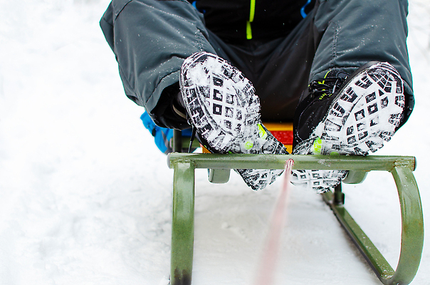 포토 JPG 해외이미지 계절 행복 어린이 스포츠 포즈 백그라운드 겨울 자연 놀이 휴가 스웨덴 웃음 사람 경사 사람없음 야외 목재 쇼핑 태양 맑음 경쟁 기쁨 추위 흰색 미끄럼틀 속도 썰매 해외202310 해외포토 자연요소 나무 감정 컬러 컨셉 재료 날씨 표정 북유럽 놀이기구 생태계 파일형식