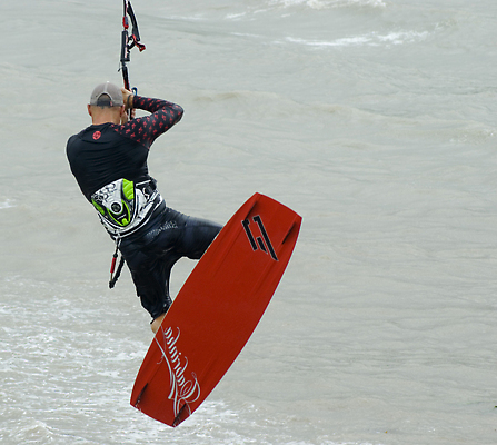포토 JPG 해외이미지 남자 스포츠 기술 사람없음 물 비행 서핑 위험 연 서퍼 해외202310 해외포토 자연요소 컨셉 운동선수 사람 놀이용품 수상스포츠 파일형식