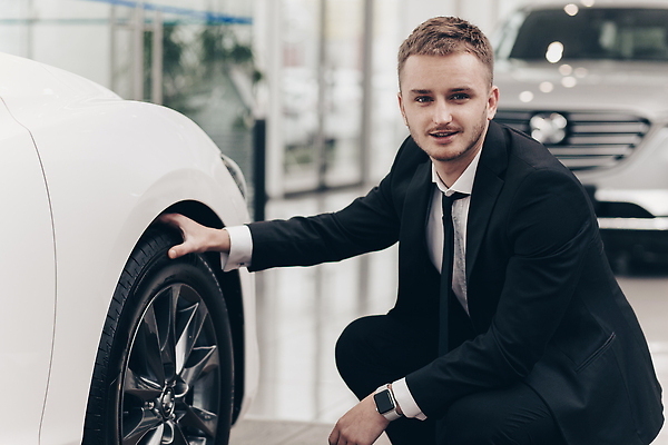 포토 JPG 해외이미지 라이프스타일 남자 행복 도로 여행 비즈니스 사업가 교통시설 자동차 성공 노동자 새로움 한명 운전 비즈니스맨 운전사 고급 구매 서비스 딜러 소매 주인 판매원 보험 대여 대출 렌탈 임대 자동 소유 안락 해외202310 해외포토 직업 1 감정 길 육상교통 교통 컨셉 모션 사람 생활 금융 경제 쇼핑 직장인 시설 파일형식