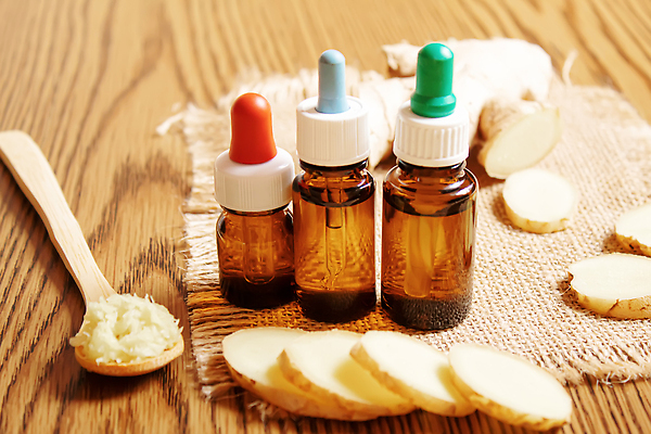 포토 JPG 해외이미지 사람없음 아웃포커스 갈색 숟가락 오일 아로마테라피 내추럴 에센스 오일병 나무배경 해외202310 해외포토 음식 컬러 백그라운드 촬영기법 수저 화장품 테라피 파일형식