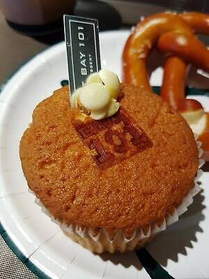 포토 JPG 해외이미지 접시 음식 재료 디저트 요리 사람없음 파란색 케이크 얼음 컵케이크 굽기 머핀 버터크림 해외202310 해외포토 자연요소 식기 빵 컬러 구이 크림 파일형식