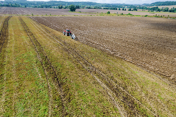 포토 JPG 해외이미지 산업 컨셉 밭 농업 자연 안테나 사람없음 농장 농경지 경작 농사 기계 흙 장비 시골 업무 작업 농부 정상 땅 만취 준비 트랙터 항공촬영 땅바닥 밭일 쟁기 조감도 해외202310 해외포토 직업 뷰포인트 통신 바닥 농기계 생태계 특수차량 술취함 파일형식