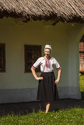 포토 JPG 해외이미지 백인 전통 긴머리 옷 여자 꽃 행복 문화 백그라운드 장신구 자연 휴가 미술 한명 미소 사람 성인 야외 빨간색 초록색 여름 뷰티 장미 유행 수확 공상 자수 애국심 거짓말 우크라이나 전국 스타일 해외202310 해외포토 서양인 식물 1 헤어스타일 계절 감정 유럽 컬러 농업 문화예술 표정 생태계 파일형식