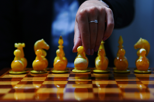 포토 JPG 해외이미지 라이프스타일 손 교육 스포츠 백그라운드 비즈니스 손가락 놀이 성공 추상 기술 창조 정장 사람없음 목재 세트 경쟁 게임 잡기 우승 비즈니스맨 체스 선택 목표 계획 대표 배열 싸움 전쟁 체스판 전략 장군 해결 인내 지능 필승 힘찬 해외202310 해외포토 나무 직업 옷 남자 컨셉 무늬 재료 모션 생활 신체부위 최고 직장인 파일형식