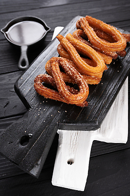 포토 JPG 해외이미지 전통 음식 백그라운드 아침 디저트 요리 사람없음 목재 갈색 초콜릿 검은색 식사 빵집 튀김 흰색 시골 뜨거움 막대기 스페인 달콤 아침식사 가루 설탕 굽기 먹기 반죽 칼로리 스페인어 시나몬 영양분 페스츄리 핸드메이드 캐러멜 많음 맛있는 해외202310 해외포토 주간 나무 유럽 빵 컬러 컨셉 재료 모션 상점 맛 구이 파일형식