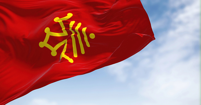 포토 JPG 해외이미지 디자인 배너 유럽 물결 파도 여행 백그라운드 바람 풍경 사람없음 빨간색 노란색 자유 프랑스 깃발 직물 역사 재산 천 심볼 사인 웨이브 신분 지역 애국심 프랑스어 독립 해외202310 해외포토 자연요소 문자 나라 바다 컬러 컨셉 날씨 금융 파일형식