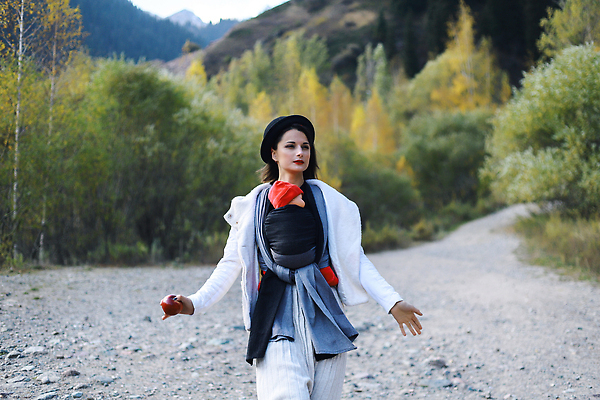 포토 JPG 해외이미지 나무 백인 전통 라이프스타일 공원 딸 행복 아들 얼굴 어린이 여행 2 가족 자연 엄마 산 함께함 사랑 한명 사람 소년 야외 뷰티 유행 봄 육아 덮개 아기 잡기 던지기 작음 적재 걸음마 해외202310 해외포토 서양인 식물 1 계절 공공시설 남자 감정 컨셉 관계 모션 생활 신체부위 뚜껑 크기 생태계 파일형식