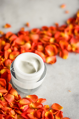 포토 JPG 해외이미지 꽃잎 사람없음 주황색 고급 피부관리 스킨케어 기초화장품 수분크림 해외202310 해외포토 꽃 컬러 컨셉 뷰티 화장품 파일형식