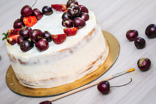 포토 JPG 해외이미지 접시 손 열매 재료 부분 딸기 디저트 유제품 기념 건강 사람없음 장식 빨간색 케이크 주방 빵집 우유 축하 대접 신선 체리 황금 칼 달콤 맛 아침식사 설탕 굽기 크림 코코넛 레시피 건강식 스펀지 벨로루시 식용 짜기 페스츄리 핸드메이드 맛있는 스펀지케이크 해외202310 해외포토 식물 식기 음식 빵 컬러 컨셉 과일 모션 신체부위 상점 식사 구이 파일형식