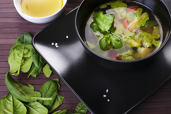 포토 JPG 해외이미지 전통 접시 음식 백그라운드 토마토 채소 가지 양파 치즈 콩 감자 건강 마늘 요리 사람없음 목재 장식 빨간색 초록색 숟가락 요리사 이탈리아 당근 흰색 직물 도자기 맛 수프 먹기 레몬 완두콩 냅킨 레시피 바질 주키니 주키니호박 맛있는 페스토 해외202310 해외포토 나무 직업 식기 유럽 컬러 컨셉 과일 재료 모션 유제품 곡류 뿌리채소 수저 소스_음식 파일형식