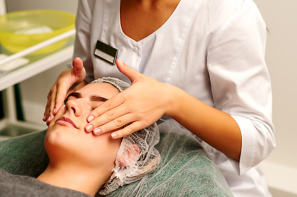 포토 JPG 해외이미지 라이프스타일 여자 얼굴 컬러 신체 휴식 건강 병원 한명 성인 치료 빛 뷰티 머리 귀여움 상점 스파 화장품 마사지 변화 닫기 미용사 피부 피부관리 객실 아로마테라피 테라피 내추럴 순서 거짓말 돌봄 리프팅 얇은 해외202310 해외포토 직업 1 컨셉 의학 모션 사람 생활 신체부위 파일형식