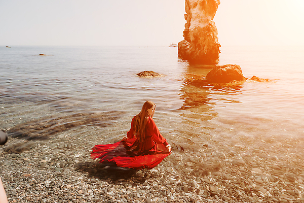 포토 JPG 해외이미지 라이프스타일 여자 행복 바다 여행 자연 하늘 휴가 산 한명 사람 풍경 성인 야외 물 여름 파란색 뷰티 여행객 계곡 트래킹 하이킹 추위 자유 정상 셀프카메라 나눔 수평선 해외202310 해외포토 자연요소 1 계절 감정 컬러 컨셉 레저 생활 사진촬영 생태계 파일형식
