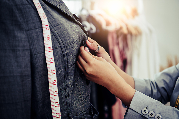 포토 JPG 해외이미지 백인 직업 라이프스타일 손 디자인 드레스 옷 여자 산업 패턴 비즈니스 사업가 실내 사람 동양인 사람없음 유행 상점 장비 직물 업무 작업실 제조 마네킹 바느질 디자이너 천 고객 측정 소매 재단 재단사 스타일리스트 스타일 해외202310 해외포토 서양인 무늬 인종 내부 생활 신체부위 작업 파일형식