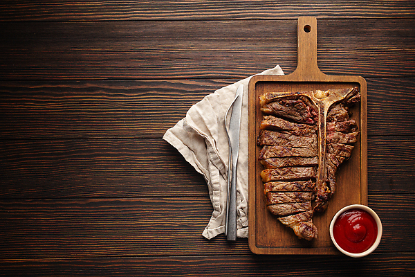 포토 JPG 해외이미지 육류 스테이크 사람없음 신선 나이프 슬라이스 나무도마 나무배경 해외202310 해외포토 식기 백그라운드 식재료 도마 서양음식 목재 칼 파일형식