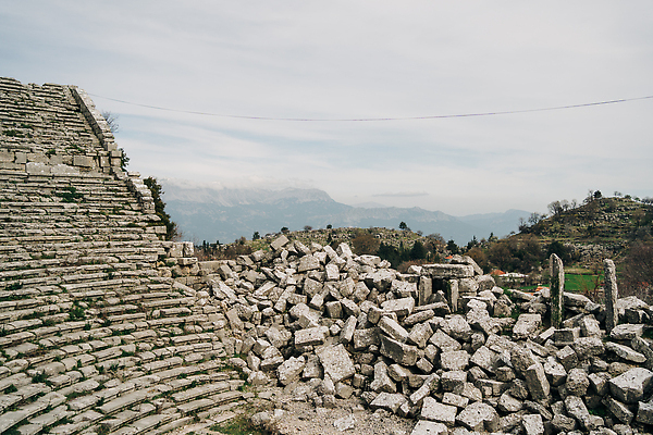 포토 JPG 해외이미지 구름 외관 문화 여행 건축양식 하늘 휴가 파노라마 풍경 사람없음 야외 여름 쌓기 경기장 골동품 바위 역사 파편 아치 암초 콜로세움 원형경기장 흙더미 천연기념물 고고학 랜드마크 로마인 옛날 제국 파멸 포럼 해외202310 해외포토 자연요소 계절 교육 건축 컨셉 스포츠시설 모션 촬영기법 인종 흙 돌_바위 로마 토론 파일형식 더미 소멸