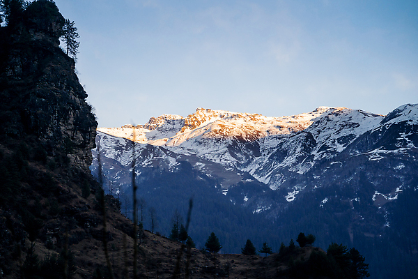 포토 JPG 해외이미지 아시아 컬러 여행 하늘 날씨 산 안테나 사람없음 야외 태양 평화 일출 계곡 황혼 일몰 새벽 정상 저녁 장면 네팔 타운 스카이라인 절정 히말라야 타임랩스 해외202310 해외포토 자연요소 나라 컨셉 통신 촬영기법 노을 도시 야간 파일형식 산맥