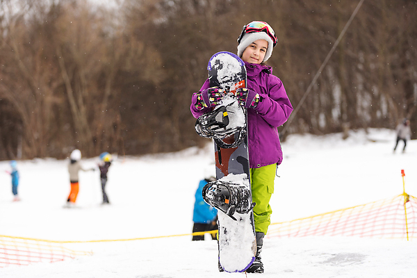 포토 JPG 해외이미지 전신 남자 어린이 겨울스포츠 스키장 한명 소년 야외 앞모습 아웃포커스 레포츠 설원 잡기 스노우보드 즐거움 스키복 소년한명만 해외202310 해외포토 1 옷 감정 스포츠 뷰포인트 모션 레저 스키 눈_날씨 촬영기법 사람 보드_스포츠 남자한명만 소년만 파일형식