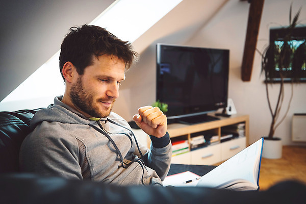 포토 JPG 해외이미지 백인 학생 라이프스타일 응시 남자 행복 안경 커피 백그라운드 인터넷 비즈니스 통신 탁자 아침 새로움 수염 거리 주택 한명 사람 앉기 성인 책 노트북 빛 학습 컴퓨터 사무실 스크린 공책 흰색 타이핑 업무 비즈니스맨 책상 온라인 해외202310 해외포토 주간 서양인 1 시선 잡화 교육 감정 음료 컬러 가구 컨셉 모션 문구용품 건물 생활 전자제품 작업 직장인 파일형식