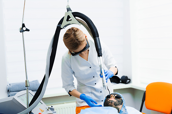 포토 JPG 해외이미지 여자 얼굴 두명 치료 뷰티 상점 스파 화장품 활발 장비 환자 껍질 대접 주름 피부 피부관리 전자 여드름 순서 돌봄 리프팅 방법 노화 탄소 해외202310 해외포토 컨셉 의학 모션 사람 신체부위 파일형식