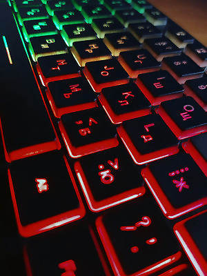 포토 JPG 해외이미지 디자인 알파벳 백그라운드 컨셉 비즈니스 텍스트 부분 조명 사람없음 그래픽 빛 컴퓨터 컬러풀 숫자 사진촬영 장비 공구 타이핑 키보드 저녁 플라스틱 심볼 묘사 사인 전자 해외202310 해외포토 문자 영어 컬러 재질 전자제품 촬영 도구 야간 파일형식