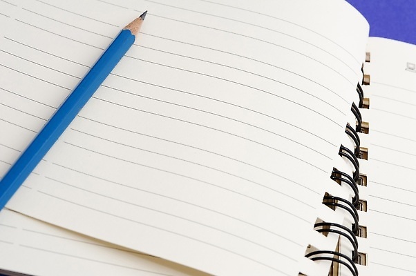 포토 JPG 해외이미지 종이 백그라운드 문구용품 사람없음 목재 사무실 연필 공책 공백 주름 메시지 날카로움 페이지 카피스페이스 해외202310 해외포토 나무 비즈니스 재료 학용품 필기구 오브젝트 파일형식