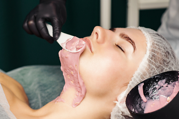 포토 JPG 해외이미지 손 여자 분홍색 한명 성인 머리 눈감음 화장품 고급 피부관리 바르기 팩 오트밀 성인여자한명만 해외202310 해외포토 1 컬러 컨셉 모션 사람 신체부위 뷰티 여자한명만 성인여자만 파일형식 귀리