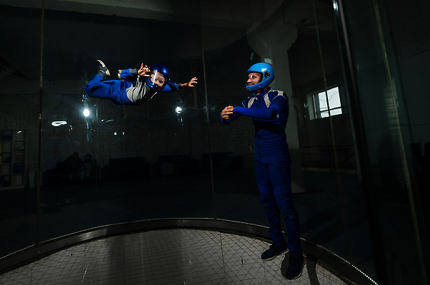 포토 JPG 해외이미지 행복 감정 안경 어린이 스포츠 운동화 수업 바람 실내 실험 소년 취미 두명 점프 검은색 강사 기쁨 장비 자유 개울 터널 야간 헬멧 스카이다이빙 항공 역동적 튜브 곡예비행 운동가 중력 해외202310 해외포토 자연요소 직업 잡화 교육 남자 길 컬러 신발 컨셉 모션 날씨 사람 내부 강 비행 보호장비 익스트림스포츠 파일형식