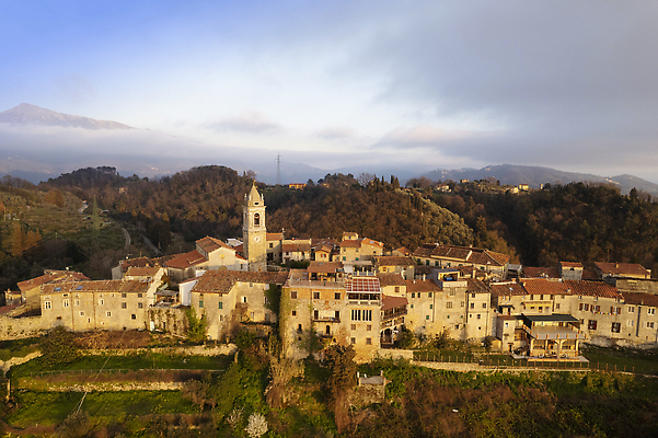 포토 JPG 해외이미지 유럽 여행 자연 휴가 휴식 함께함 풍경 사람없음 여름 마을 침묵 낭만 작음 언덕 드론 토스카나 해외202310 해외포토 계절 나라 컨셉 소리 이탈리아 크기 생태계 파일형식