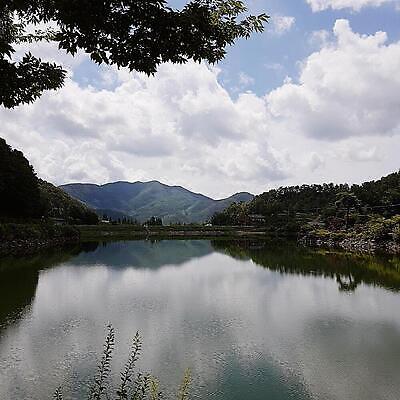 포토 JPG 해외이미지 구름 호수 자연 하늘 사람없음 물 반사 저수지 산악지대 해외202310 해외포토 자연요소 산 생태계 파일형식