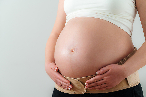 포토 JPG 해외이미지 손 여자 어린이 신체 엄마 성인 사람없음 임산부 임신 고통 벨트 아기 기다림 닫기 돌봄 지원 헬프 해외202310 해외포토 잡화 감정 가족 모션 사람 신체부위 도움 파일형식