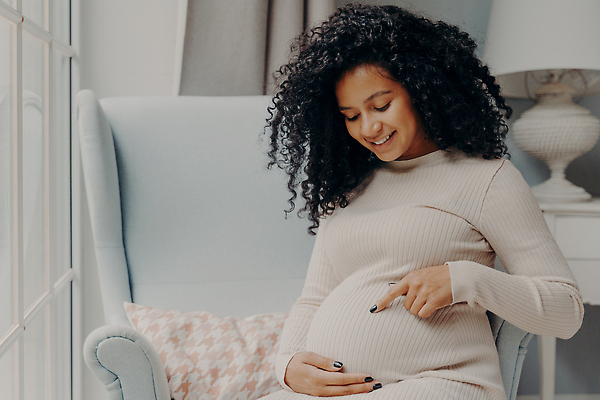 포토 JPG 해외이미지 라이프스타일 여자 행복 감정 어린이 신체 엄마 미래 주택 관리 사랑 미소 두명 빛 부모 뷰티 희망 임산부 임신 방 터치 아기 기다림 예측 준비 태교 안락의자 돌봄 복부 혼혈 해외202310 해외포토 컨셉 의자 가족 모션 표정 사람 건물 생활 신체부위 다문화 파일형식