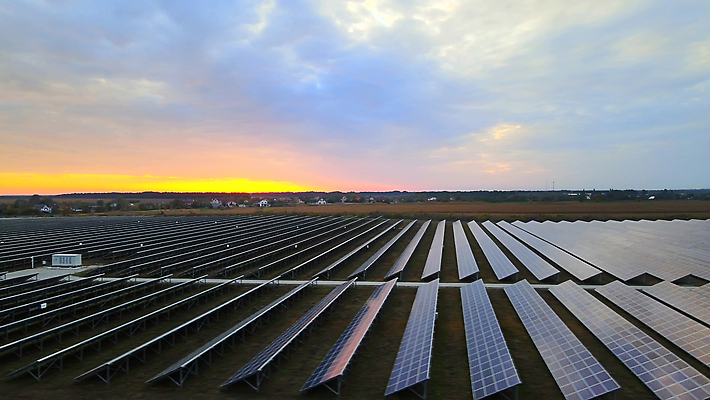 포토 JPG 해외이미지 식물 산업 백그라운드 밭 자연 미래 안테나 풍경 사람없음 야외 초록색 파란색 빛 햇빛 태양 농장 환경 힘 일몰 재활용 에너지 판넬 역 에코 태양에너지 시스템 동영상 세대 유지 패널 내추럴 항공촬영 혁명 드론 생태학 해외202310 해외포토 자연요소 교육 뷰포인트 컬러 컨셉 농업 통신 교통시설 노을 그린에너지 친환경 생태계 파일형식