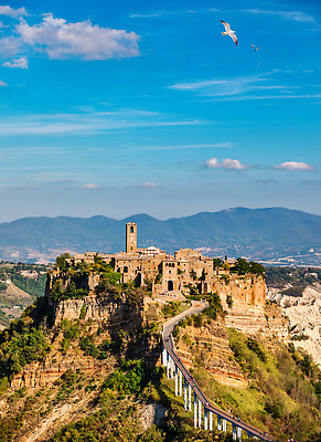 포토 JPG 해외이미지 여행 건축양식 자연 휴가 산 안테나 파노라마 풍경 사람없음 건물 여름 관광지 도시풍경 마을 이탈리아 세계문화유산 전원 도시 성 보행자 중세 역사 언덕 이탈리아문화 타운 랜드마크 명승지 토스카나 해외202310 해외포토 건축물 계절 건축 유럽 통신 촬영기법 문화재 전기에너지 생태계 유럽문화 파일형식